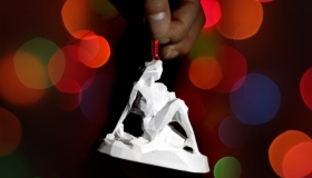 lady_white-lady_press_lights-small-hand