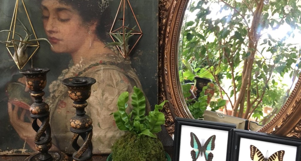 Fortunes Antiques stall Dublin Flea Christmas Market 2018 wk1