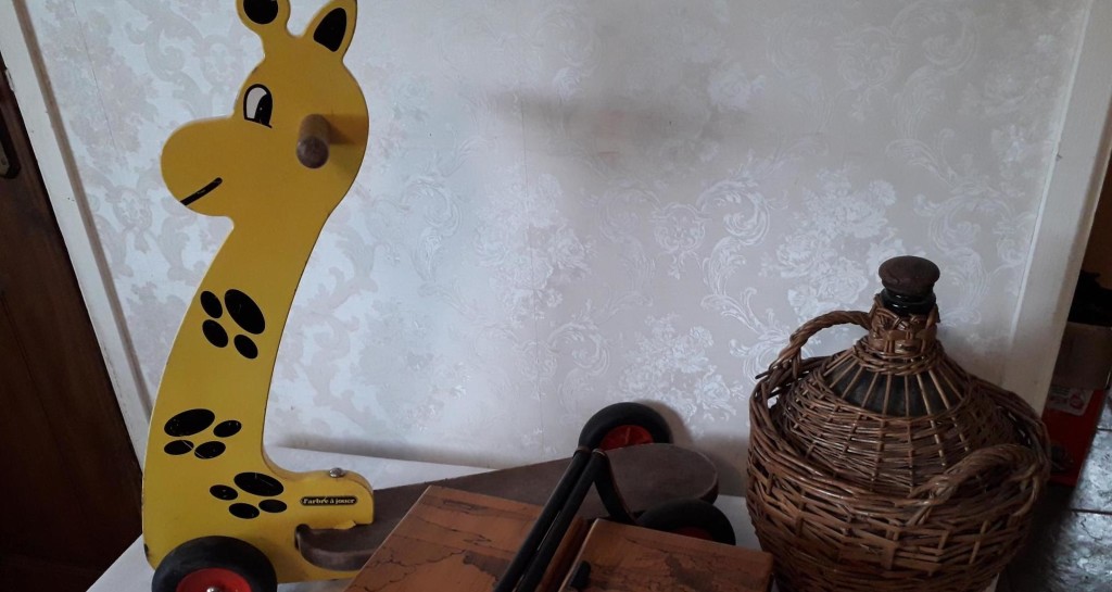 http://dublinchristmasflea.ie/wp-content/uploads/2016/12/New-But-Old-Collectibles-stall-Dublin-Flea-Christmas-Market-2018.jpg