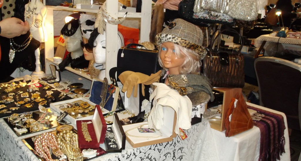Lola-Blue-Vintage-stall-Dublin-Flea-Christmas-Market-2018-wk1